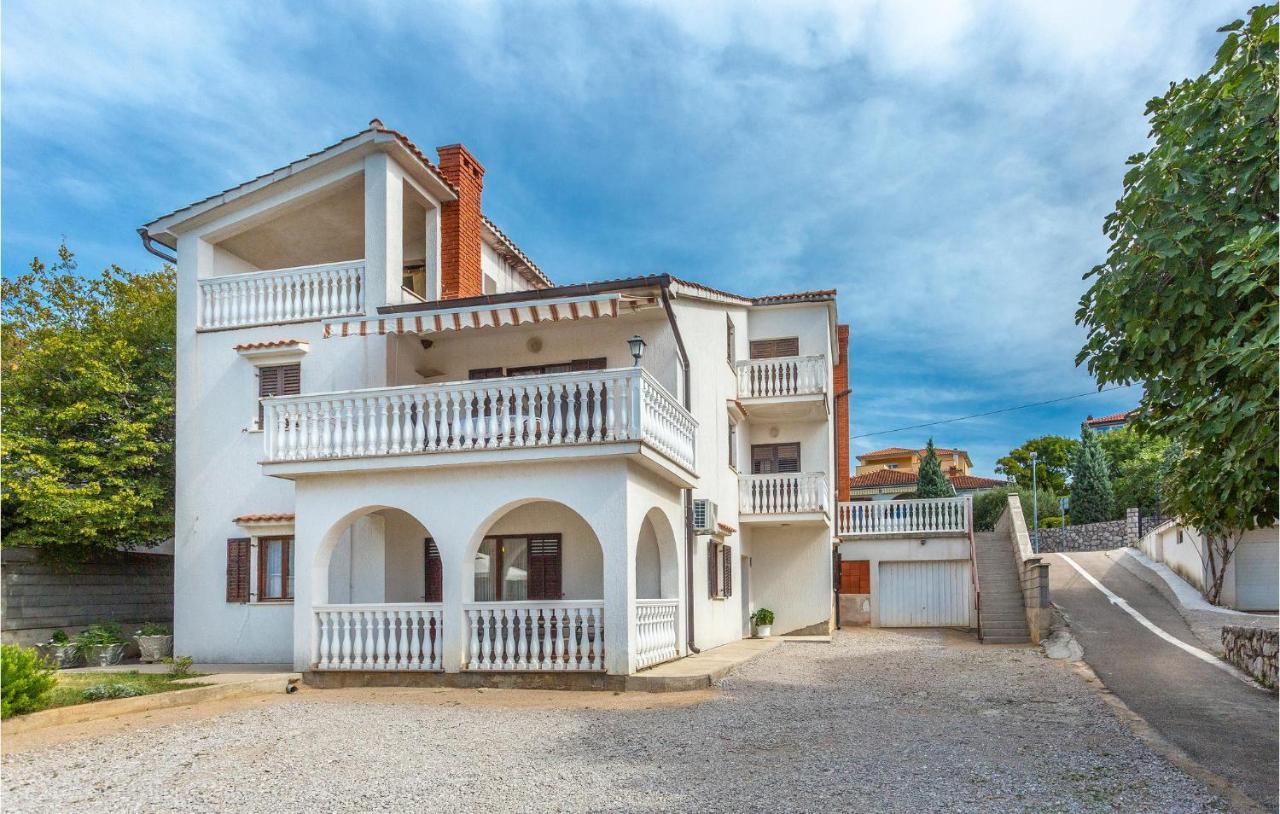 2 Bedroom Beautiful Apartment In Omišalj Dış mekan fotoğraf