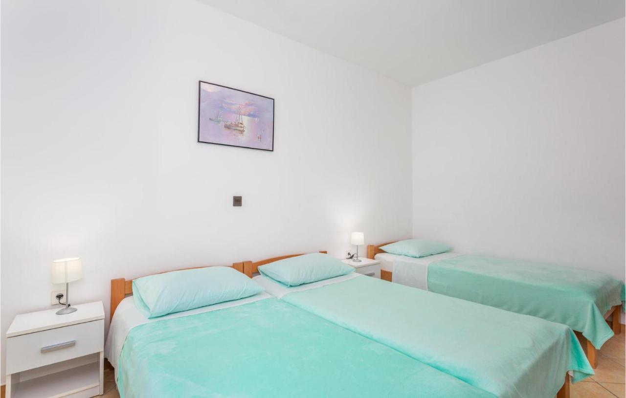 2 Bedroom Beautiful Apartment In Omišalj Dış mekan fotoğraf