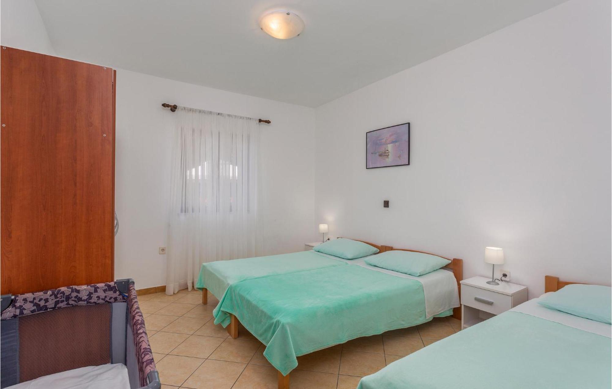 2 Bedroom Beautiful Apartment In Omišalj Dış mekan fotoğraf